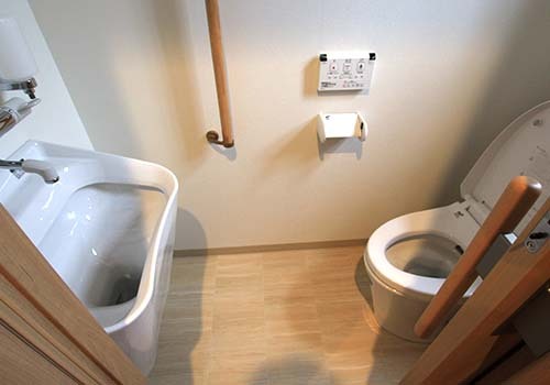 写真：スロップシンク付きのトイレ すずらん荘